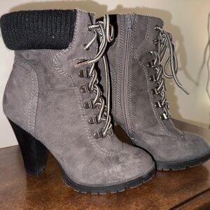 SODA - Gray Suede heeled ankle boots - 6